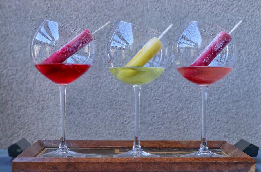 Popsicle in Sparkling wine ( Raspberry, Peach and Strawberry )